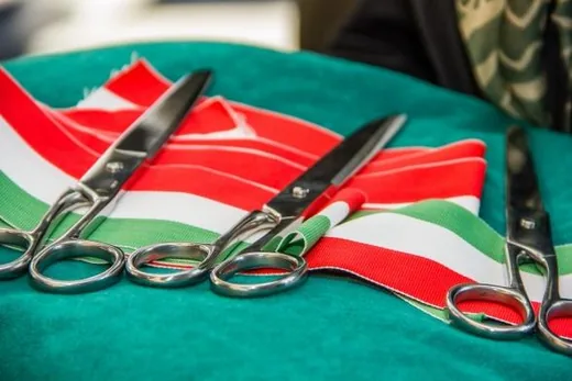 'Átadási ünnepség' cikk borítóképe