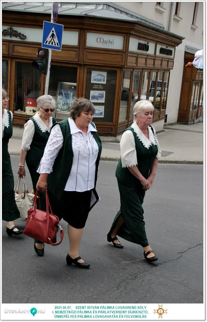 Díjkiosztó, szentelés, avatás, felvonulás