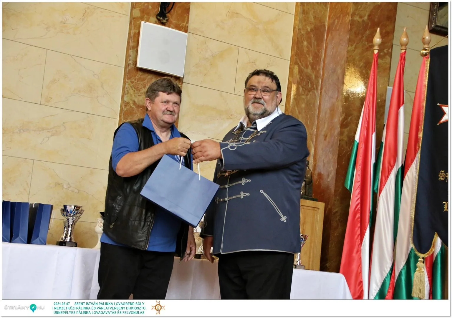 Díjkiosztó, szentelés, avatás, felvonulás