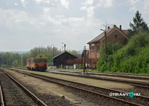 'Bakonyszentlászló vasútállomás - Bakonyvasút' cikk borítóképe