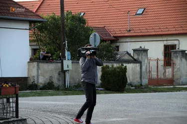 "Maradj otthon" a Petőfi Színház jön el! Online is!