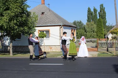 Szüreti felvonulás és utcabál