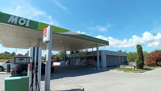 'Benzinkút' cikk borítóképe