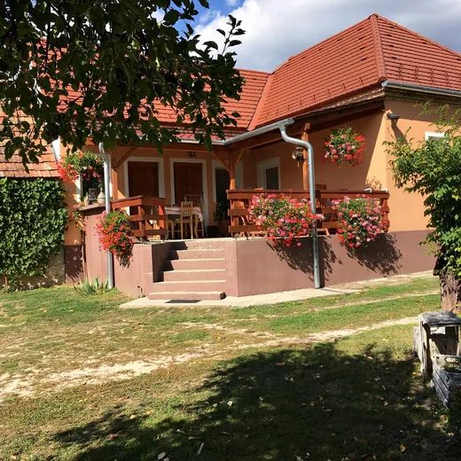 'Liliom Vendégház' cikk borítóképe