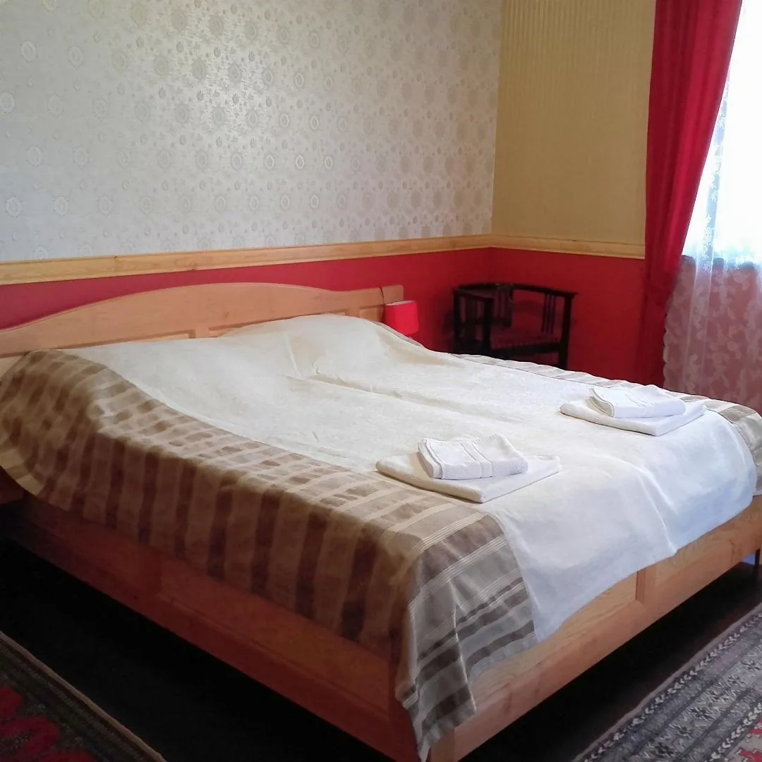 Földszinti akadálymentesített franciaágyas szoba