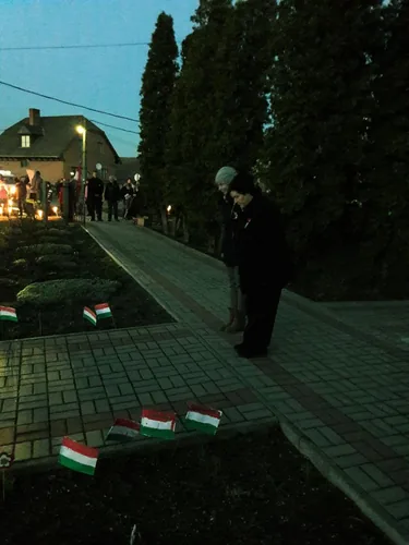 Ünnepi műsor és fáklyás felvonulás