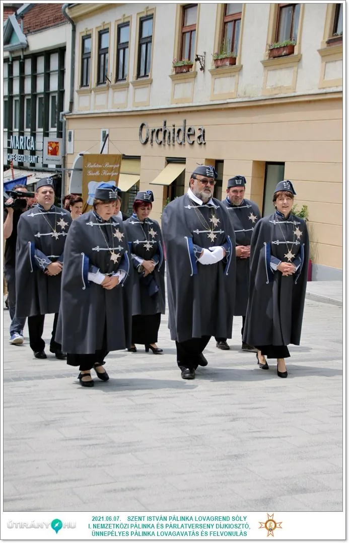 Díjkiosztó, szentelés, avatás, felvonulás