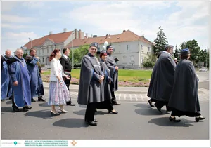 Díjkiosztó, szentelés, avatás, felvonulás