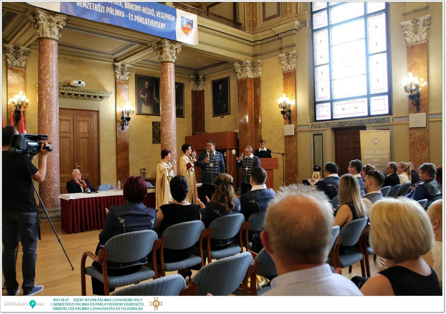 Díjkiosztó, szentelés, avatás, felvonulás