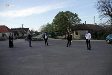 "Maradj otthon" a Petőfi Színház jön el! Online is!