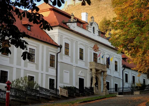 'Püspöki palota' cikk borítóképe