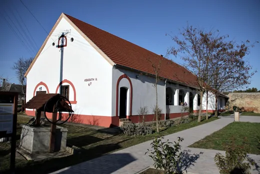 'Tájház' cikk borítóképe