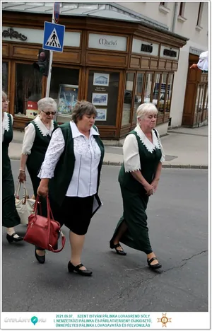 Díjkiosztó, szentelés, avatás, felvonulás