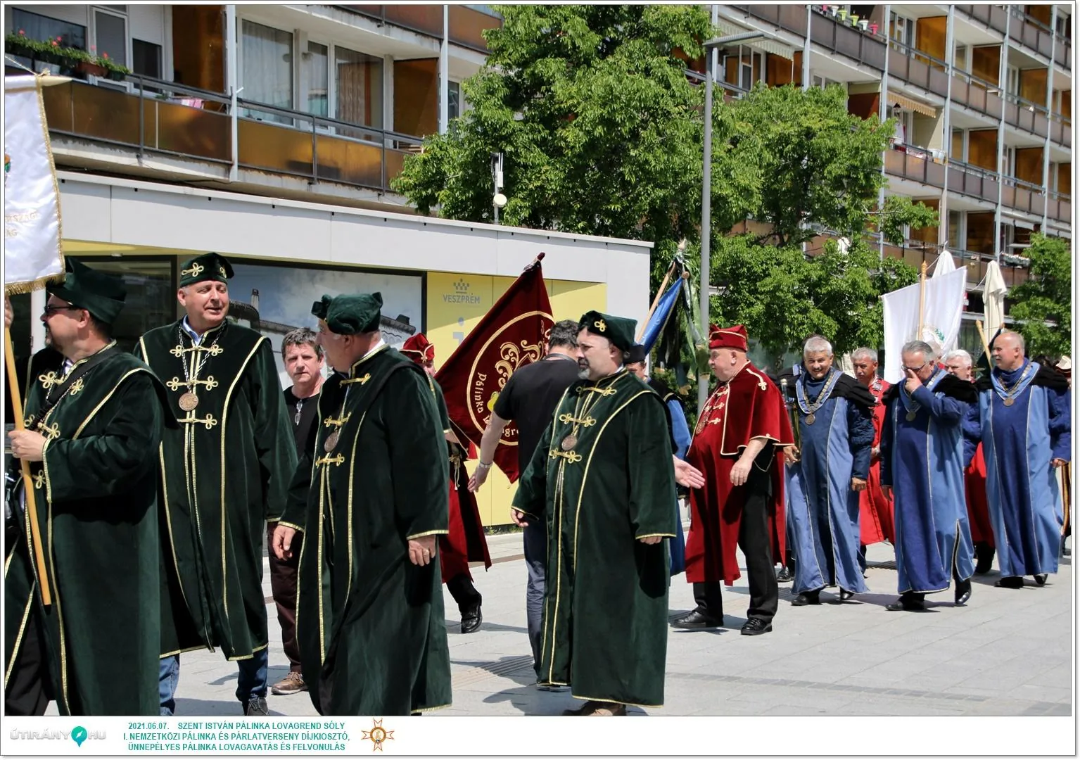 Díjkiosztó, szentelés, avatás, felvonulás