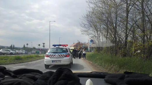 'Célba értek az obeliszkkel!' cikk borítóképe