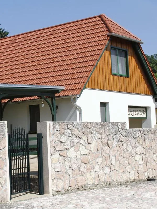 Földszinti akadálymentesített franciaágyas szoba