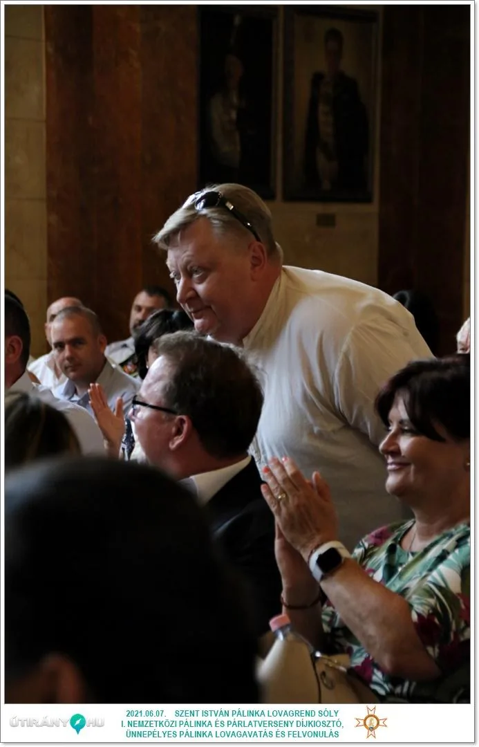 Díjkiosztó, szentelés, avatás, felvonulás