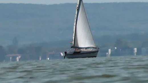 'Strand, Ábrahámhegy' cikk borítóképe