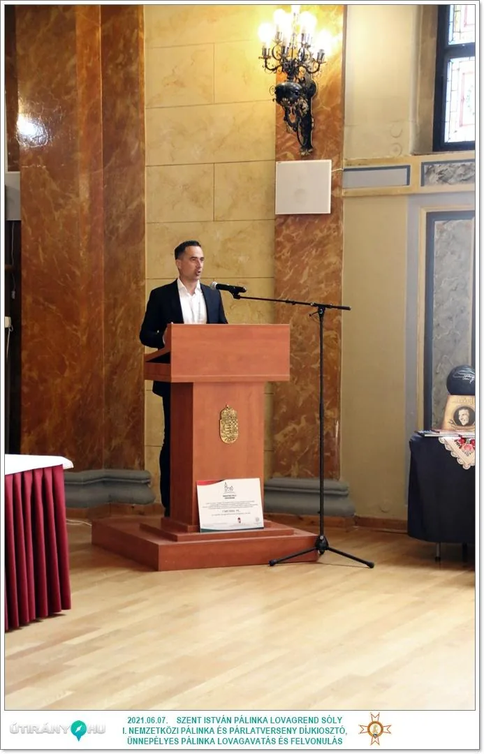 Díjkiosztó, szentelés, avatás, felvonulás