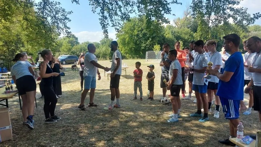 Vasárnap foci fotók, Önkormányzat