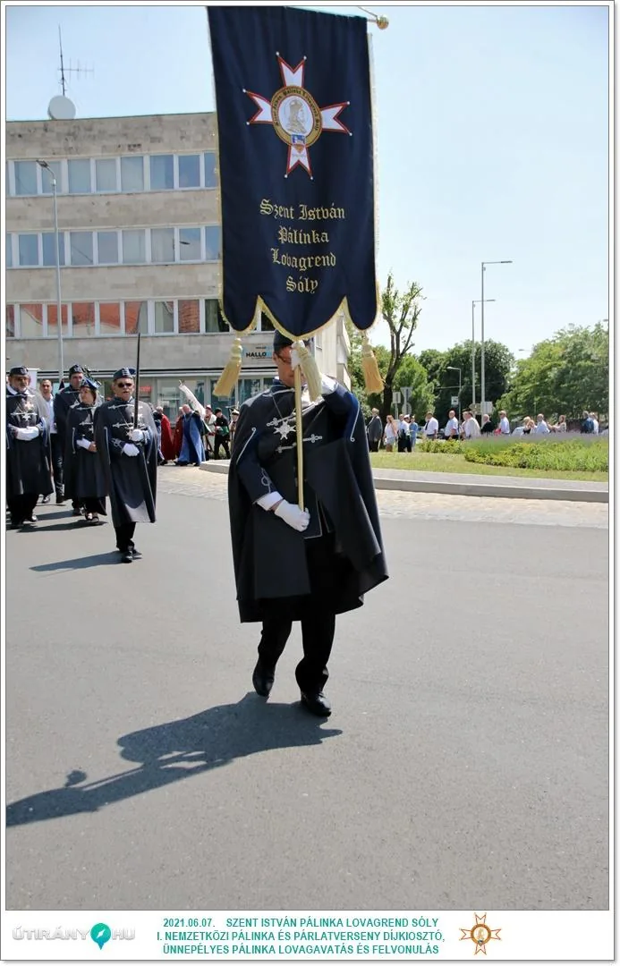 Díjkiosztó, szentelés, avatás, felvonulás