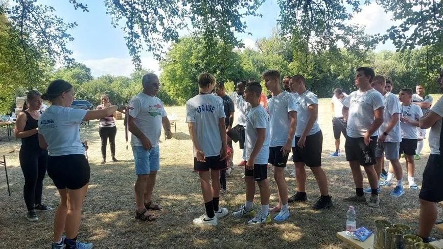 Vasárnap foci fotók, Önkormányzat