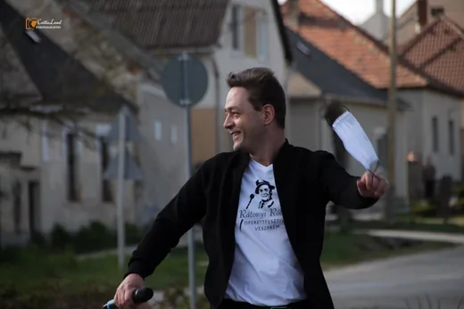 'A Veszprémi Petőfi Színház Sólyban' cikk borítóképe