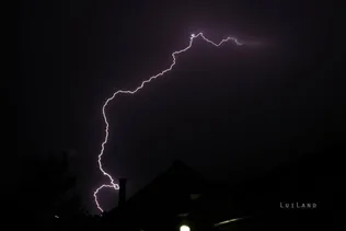 Villámcsapás ellen való védekezés borítóképe