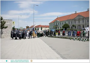 Díjkiosztó, szentelés, avatás, felvonulás