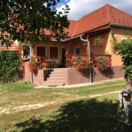 Liliom Vendégház borítóképe