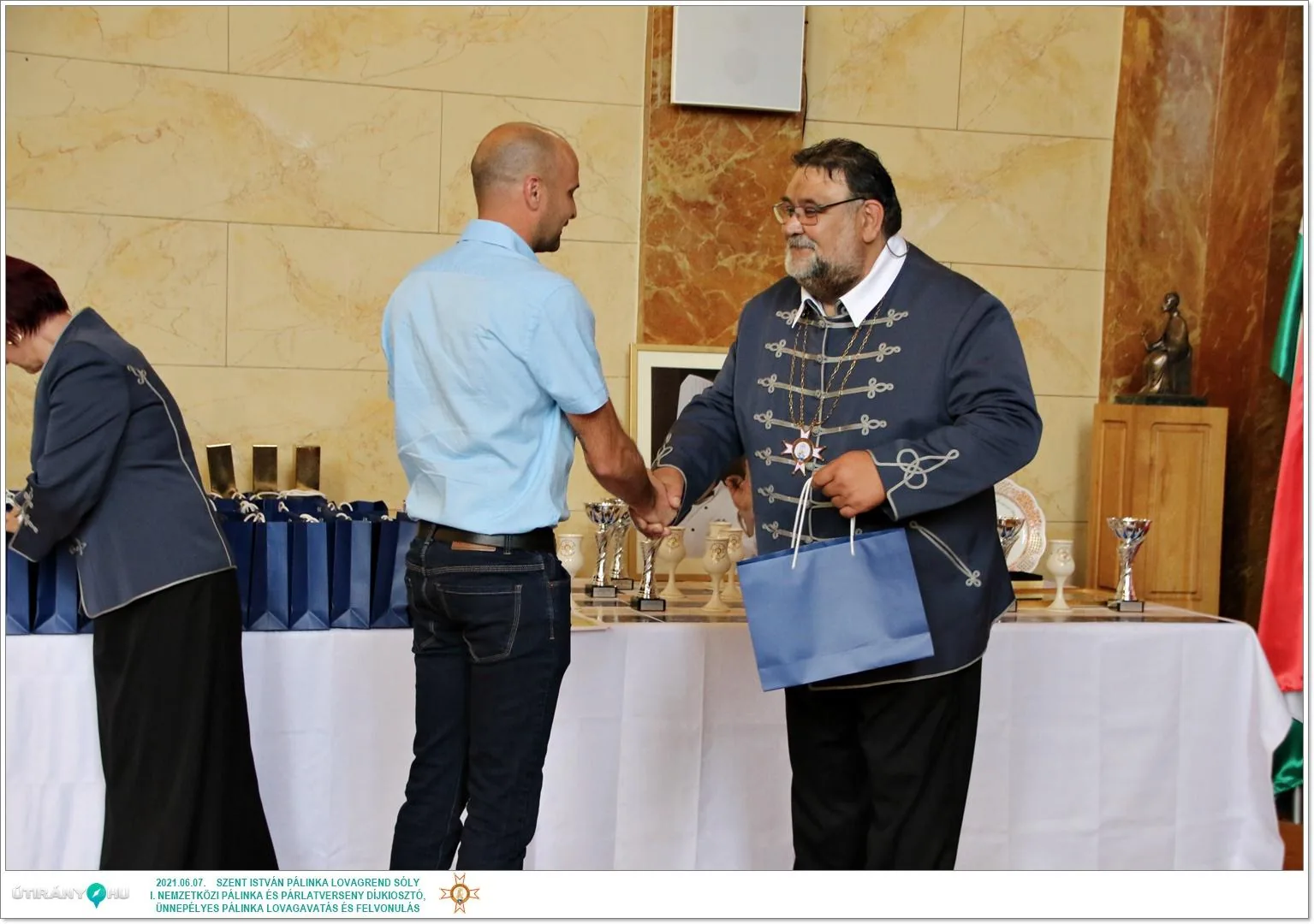 Díjkiosztó, szentelés, avatás, felvonulás