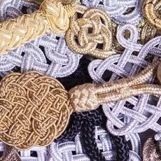 'A gombkötő mester' cikk borítóképe