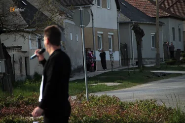 "Maradj otthon" a Petőfi Színház jön el! Online is!