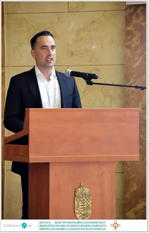 Díjkiosztó, szentelés, avatás, felvonulás