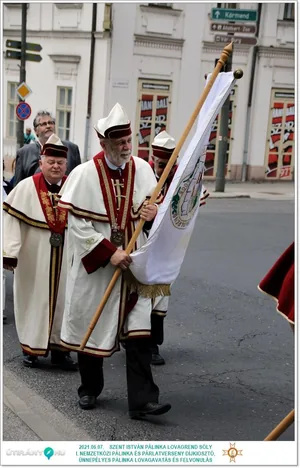 Díjkiosztó, szentelés, avatás, felvonulás