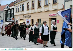 Díjkiosztó, szentelés, avatás, felvonulás