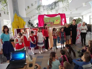 Egy nap népviseletben borítóképe