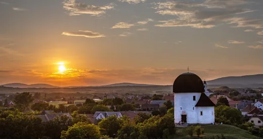 'Színekbe öltözik a Kerektemplom Öskün' cikk borítóképe
