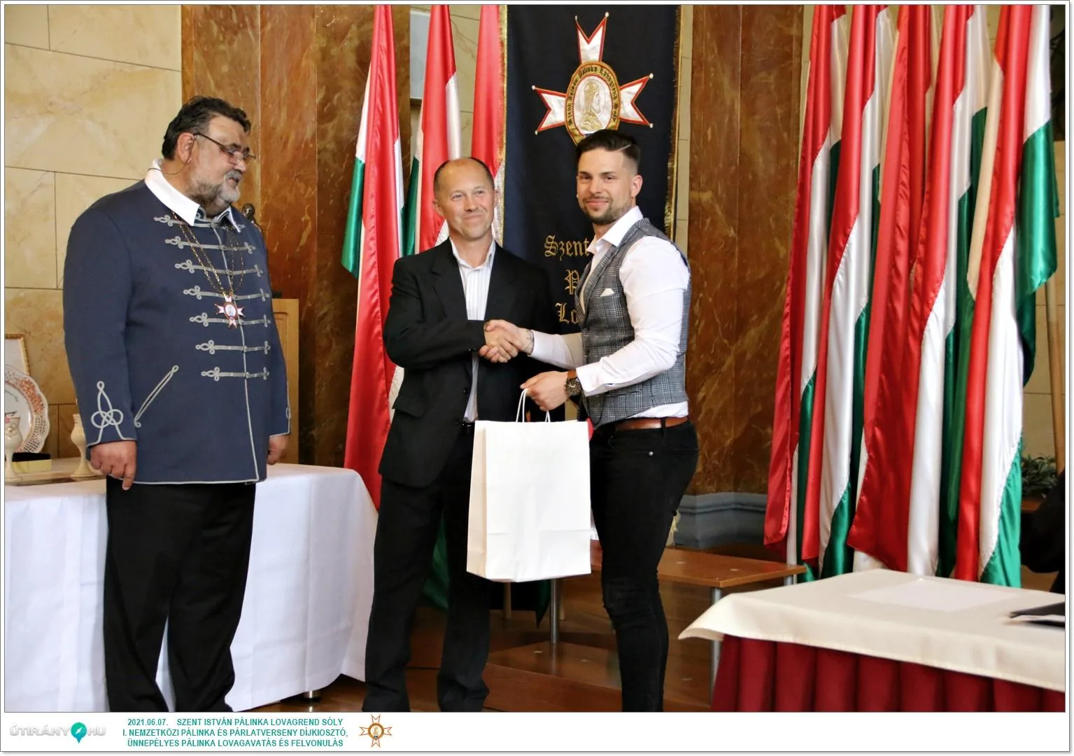 Díjkiosztó, szentelés, avatás, felvonulás