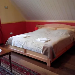 Emeleti háromágyas szoba