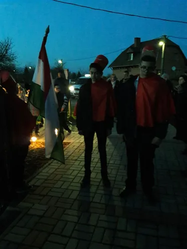 Ünnepi műsor és fáklyás felvonulás