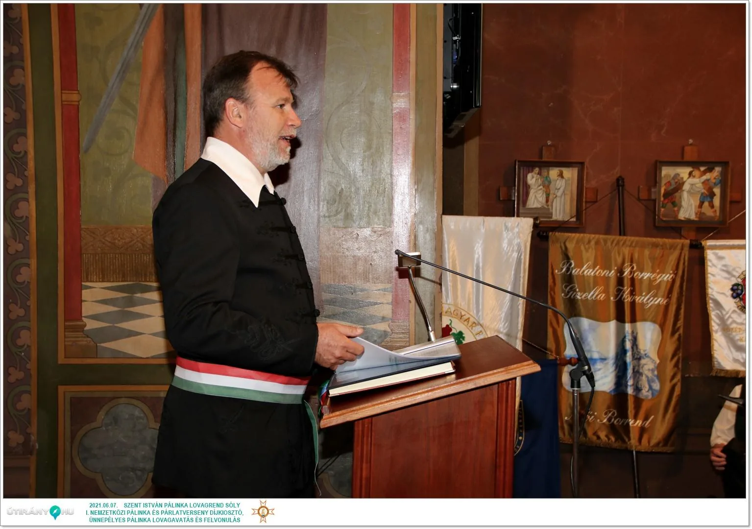 Díjkiosztó, szentelés, avatás, felvonulás