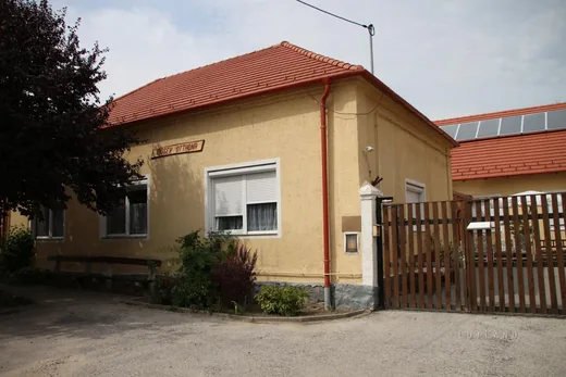 'Idősek otthona látogatási rend!' cikk borítóképe