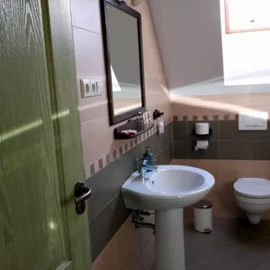 Emeleti háromágyas szoba