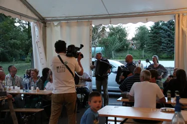 Mozog a falu!