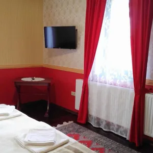 Földszinti akadálymentesített franciaágyas szoba