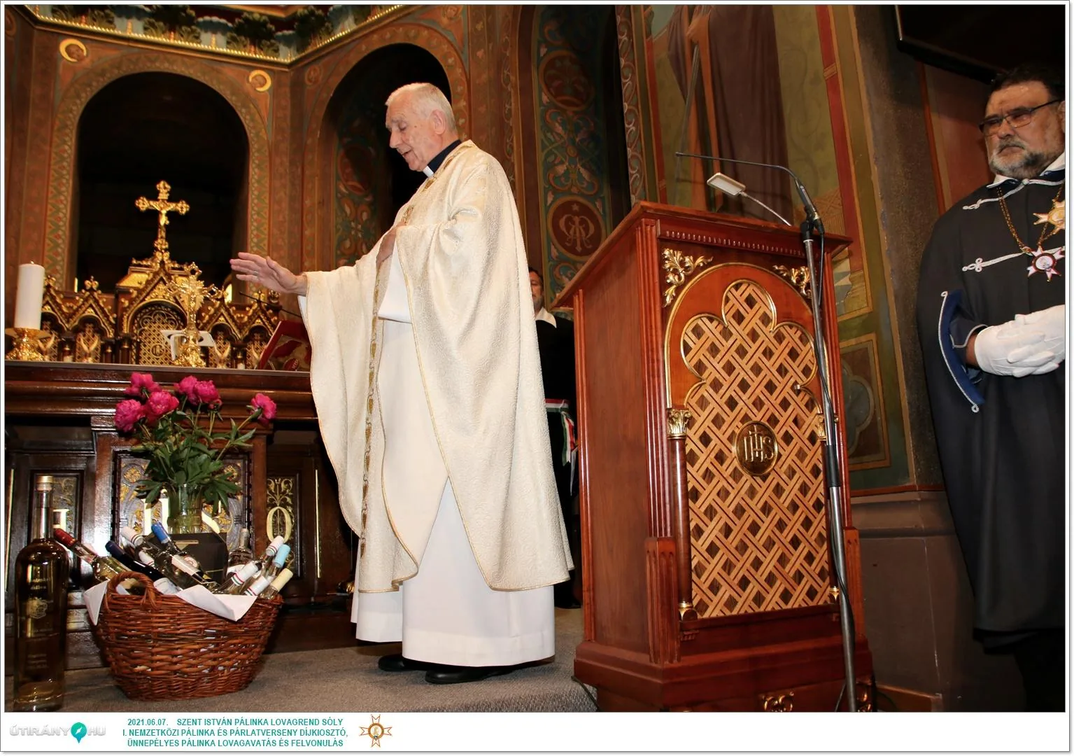 Díjkiosztó, szentelés, avatás, felvonulás