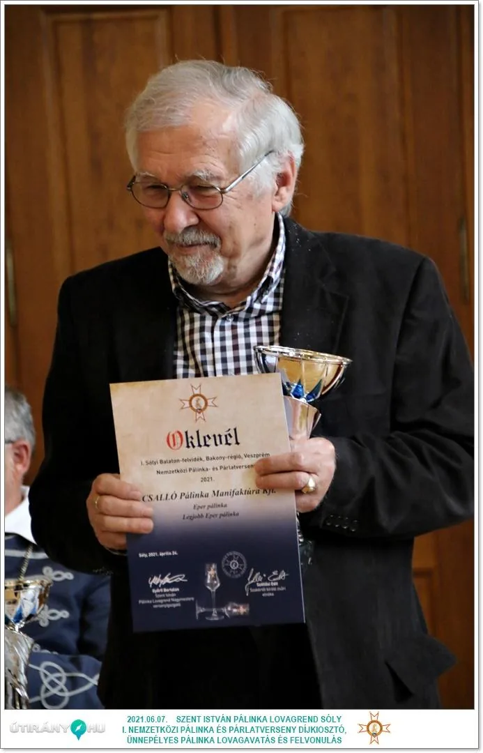 Díjkiosztó, szentelés, avatás, felvonulás