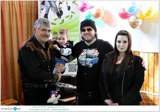 ÖRS LÉPTEIÉRT Jótékonysági sütivásár borítóképe