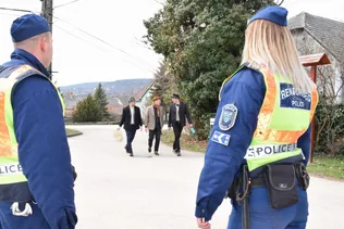 Mondj négy NEM-et az ittas vezetésre! borítóképe